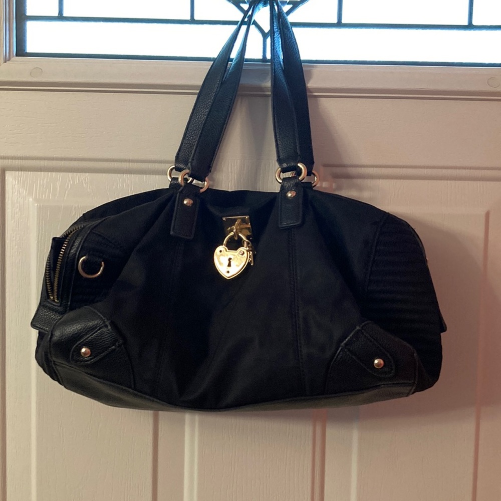 JUICY COUTURE. Black shoulder bag purse with navy interior.